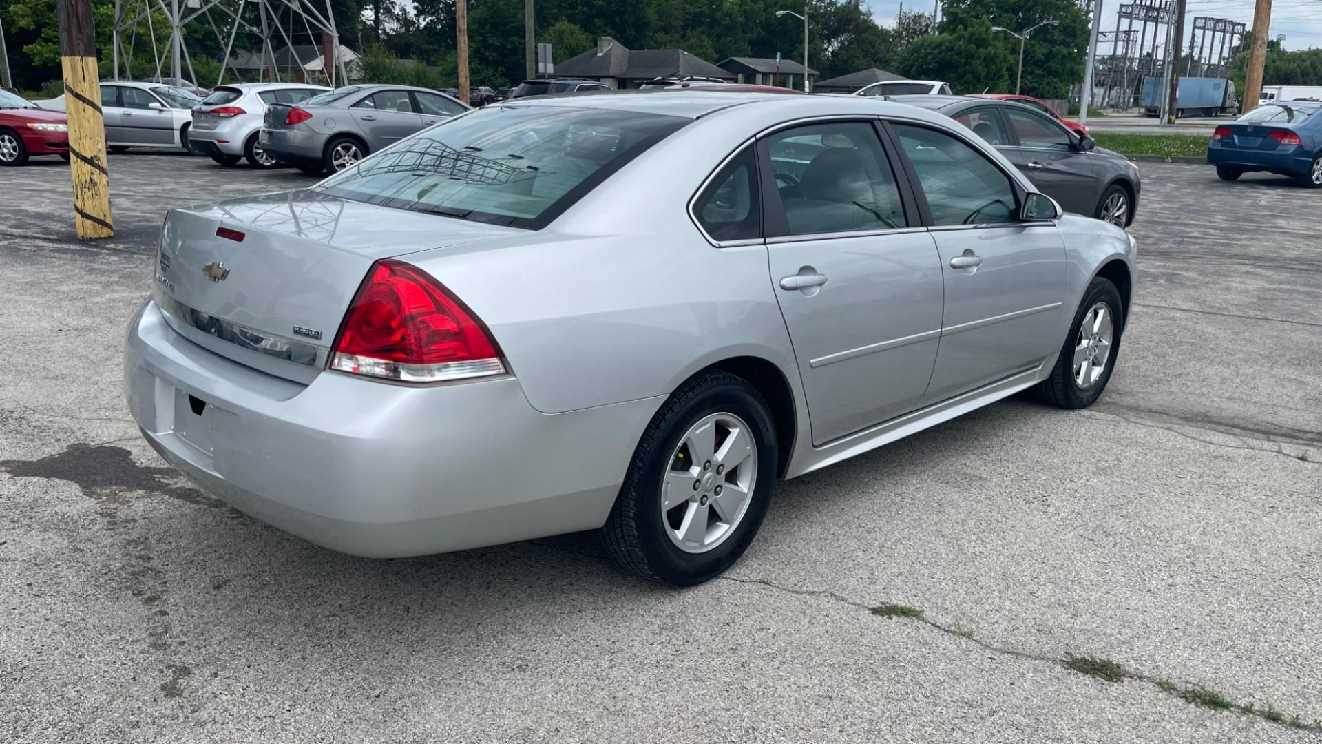 2011 Silver /GRAY Chevrolet Impala LT (2G1WG5EK7B1) with an 3.5L V6 OHV 16V FFV engine, 4-Speed Automatic transmission, located at 2710A Westlane Rd., Indianapolis, IN, 46268, (317) 291-2000, 39.885670, -86.208160 - Photo#5